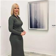 Profesora de arte en dibujo y pintura con diferentes técnicas